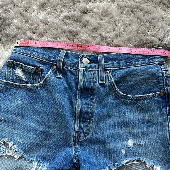 Levi’s 501 Cutoff Shorts - Size 26 - Picture 8 of 10